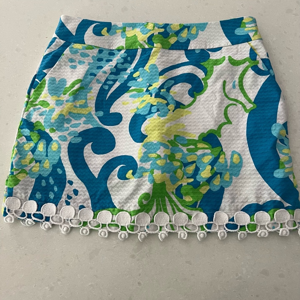 Lilly Pulitzer Size 00 green and blue skirt, eyelet trim